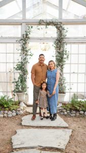 Glasshouse Minis at The Oak Atelier: Light, Airy, and Perfect for Spring Portraits