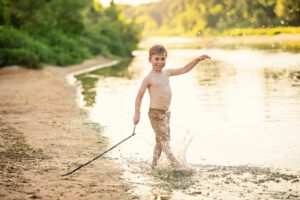Creek Stomping Family Photos | Woodlands Photographer Summer Splash Sessions